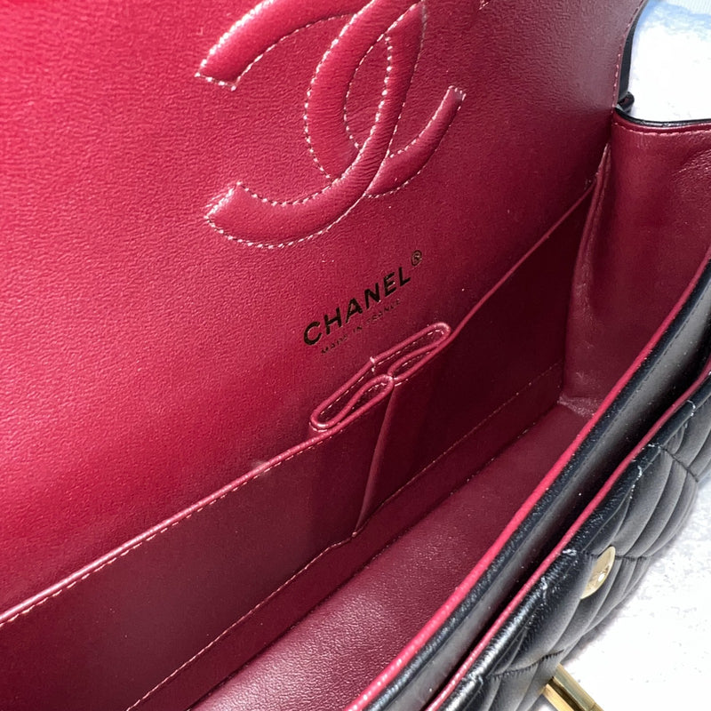 [Local Set - 2022] Chanel Medium Classic Flap CF in Black Lambskin and GHW (Model: A01112)