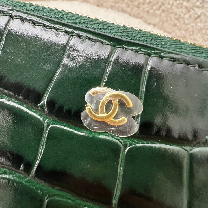 Chanel Zippy Card Holder in 26S Emerald Green Crocodile Embossed