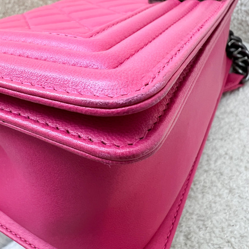 Chanel Medium 25cm Boy Flap in Hot Pink Lambskin and RHW