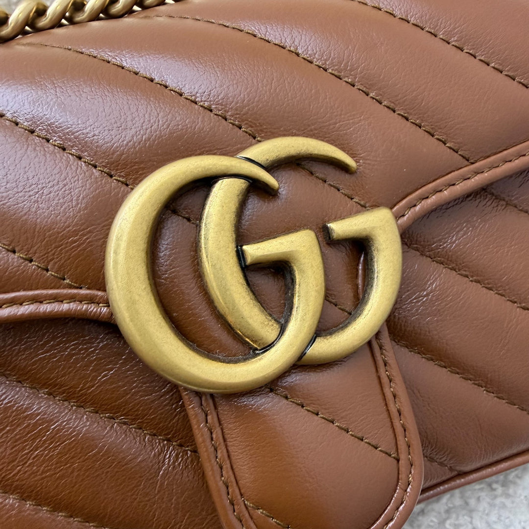 GUCCI GG Marmont ダークブラウンスエードスモールチェーンバック Gucci Small GG Marmont Shoulder Bag in Chestnut Brown Calfskin and