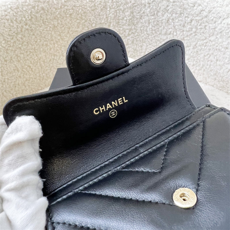 Chanel Classic Snap Card Holder in Chevron Black Lambskin LGHW