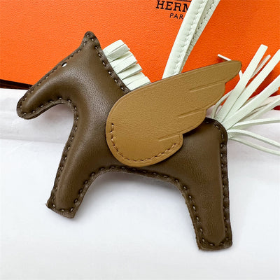 Hermes Rodeo Pegasus PM in Etoupe / Vert Fizz / Biscuit