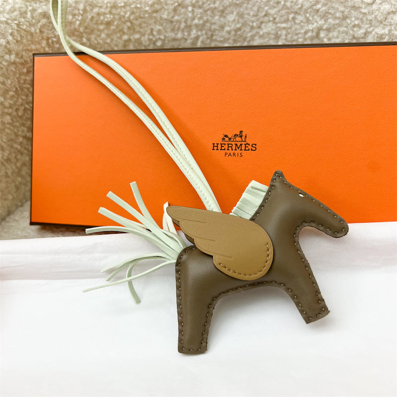 Hermes Rodeo Pegasus PM in Etoupe / Vert Fizz / Biscuit