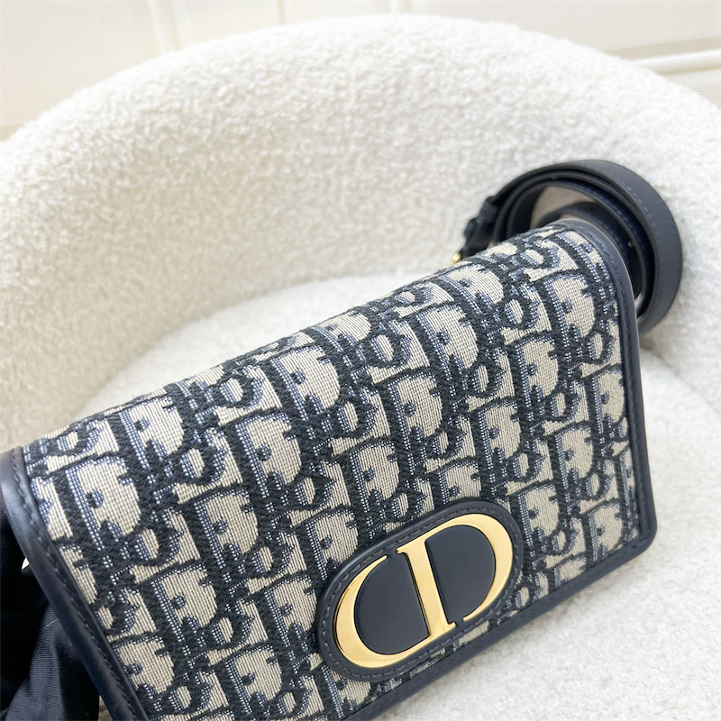 Dior 2-in-1 30 Montaigne Pouch / Wallet on Chain WOC in Navy Oblique Canvas GHW (Model: S2086UTZQ, Colour: M928)