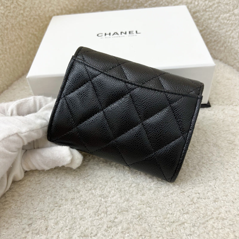 Chanel Classic XL Snap Card Holder in Black Caviar and LGHW (Model: AP0220)