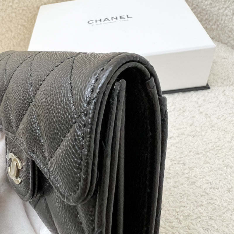 Chanel Classic XL Snap Card Holder in Black Caviar and LGHW (Model: AP0220)