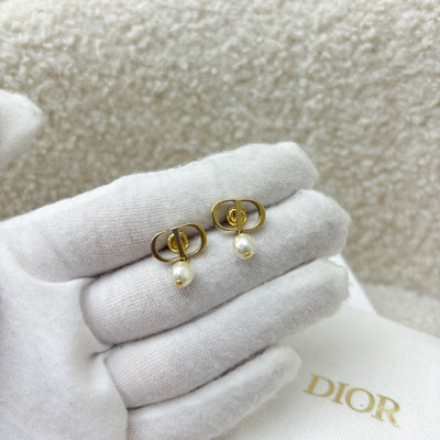 Dior Logo Earrings with Pearls in GHW