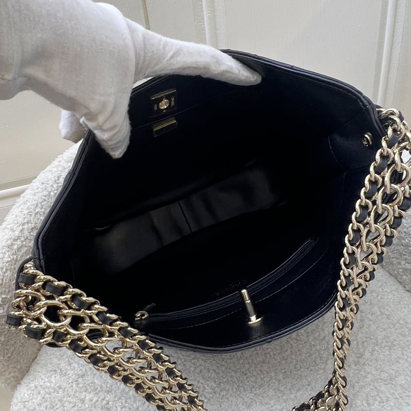 Chanel 22P Hobo Bag in Black Lambskin and LGHW (Model: AS3153)