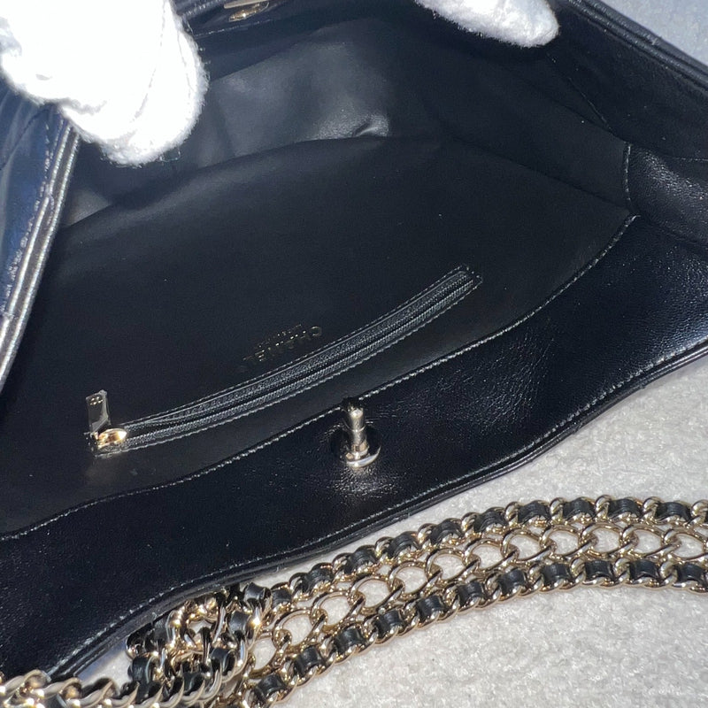 Chanel 22P Hobo Bag in Black Lambskin and LGHW (Model: AS3153)
