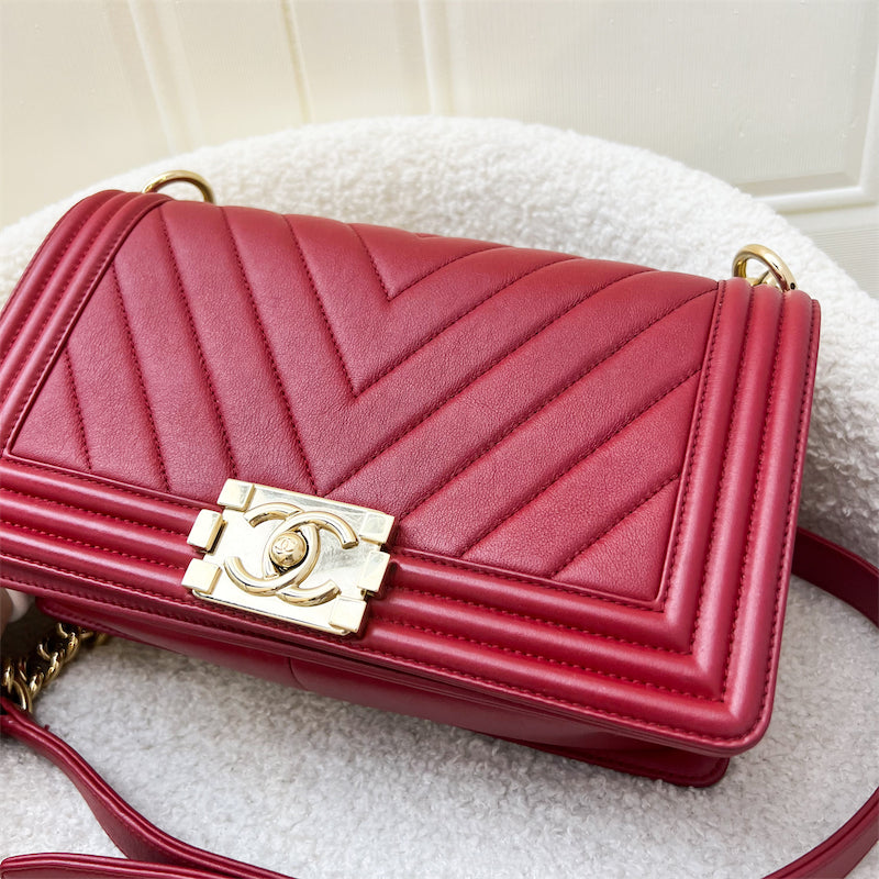 Chanel Medium 25cm Boy Flap in Red Chevron Lambskin LGHW