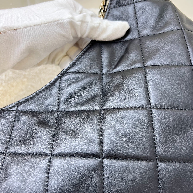 Chanel 22P Hobo Bag in Black Lambskin and LGHW (Model: AS3153)