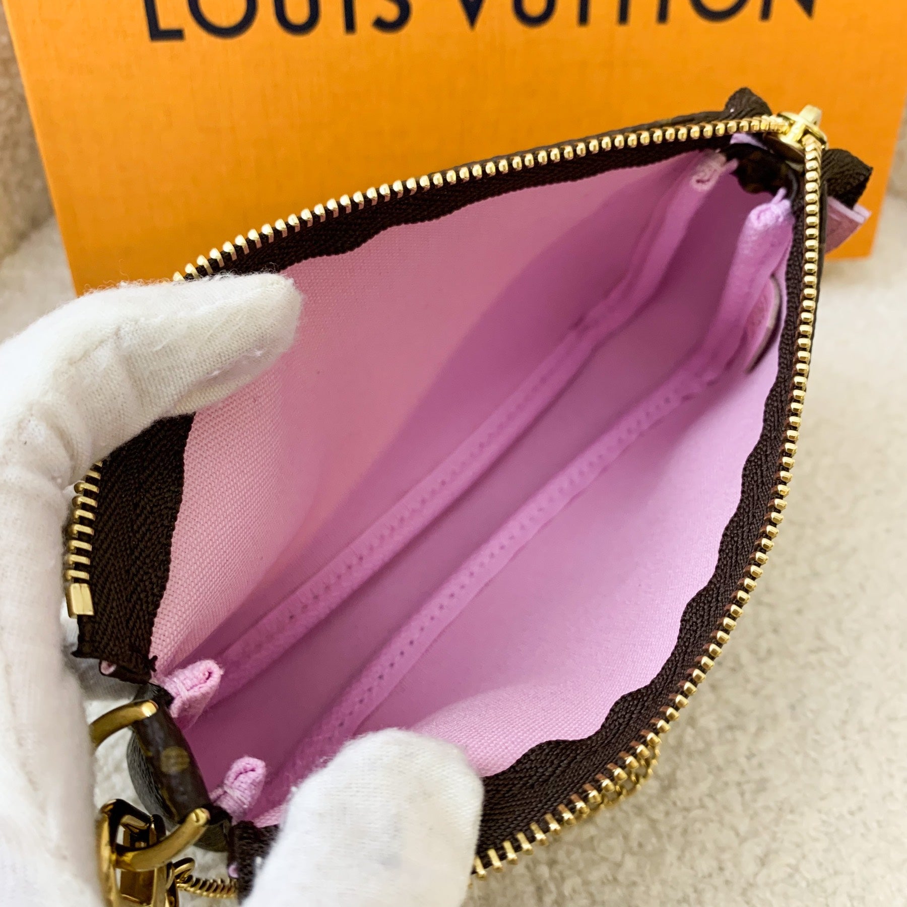 Louis Vuitton LV mini pochette Xmas animation Japan Brown ref.677145 - Joli  Closet