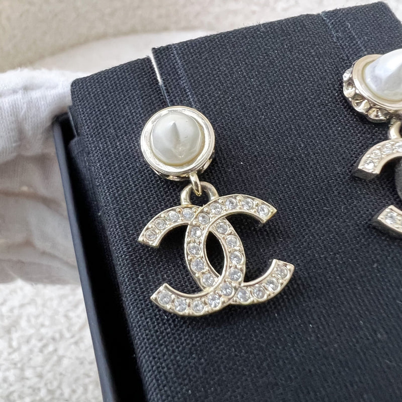 Chanel 22C CC Logo Dangling Earrings in LGHW