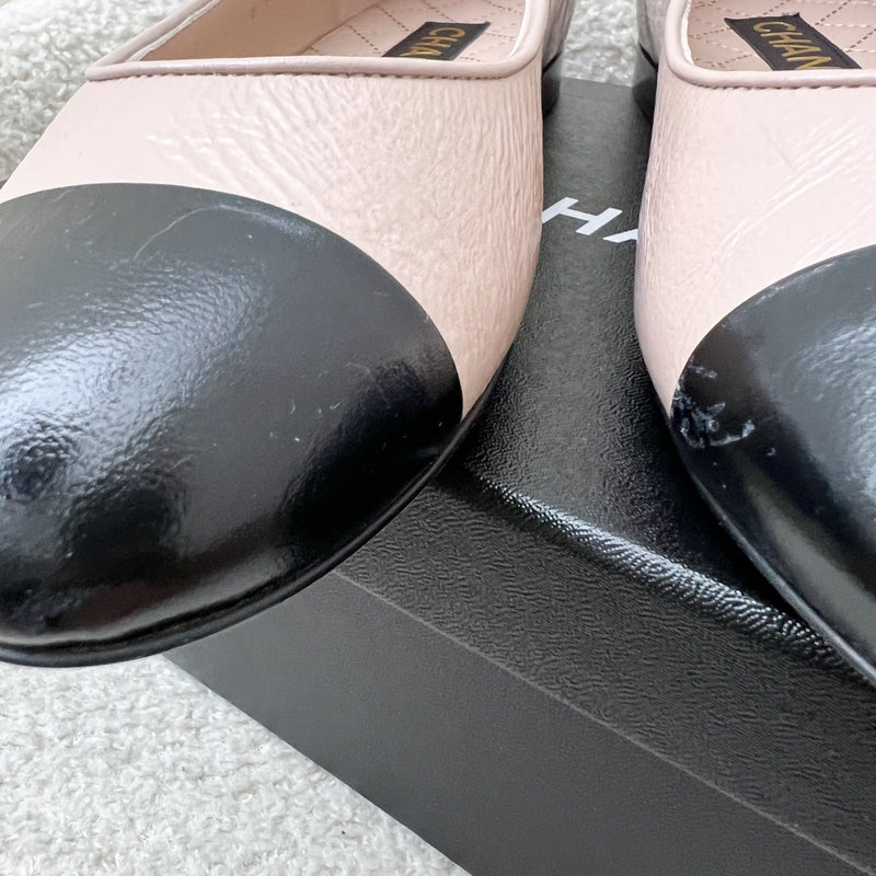 Chanel 23C Ballerinas in Nude Pink / Black Glossy Leather Size 38