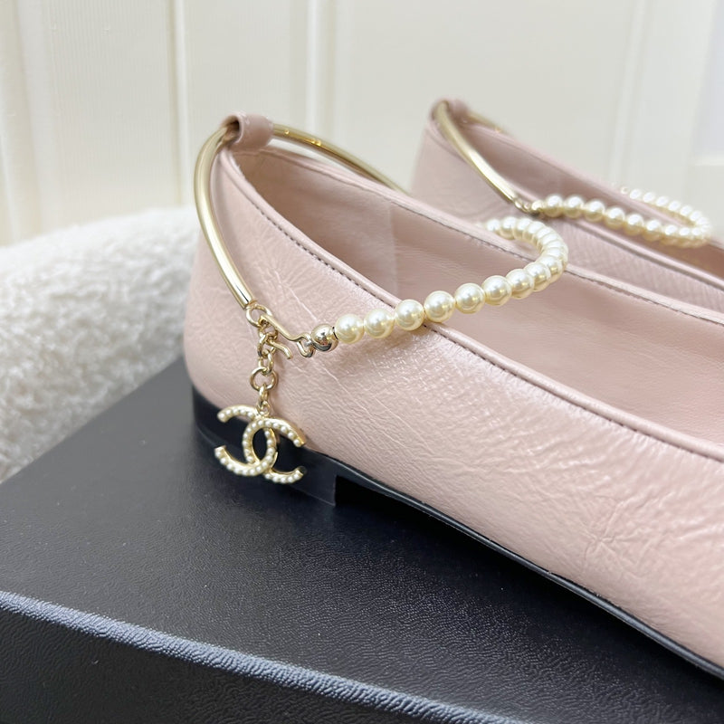 Chanel 23C Ballerinas in Nude Pink / Black Glossy Leather Size 38