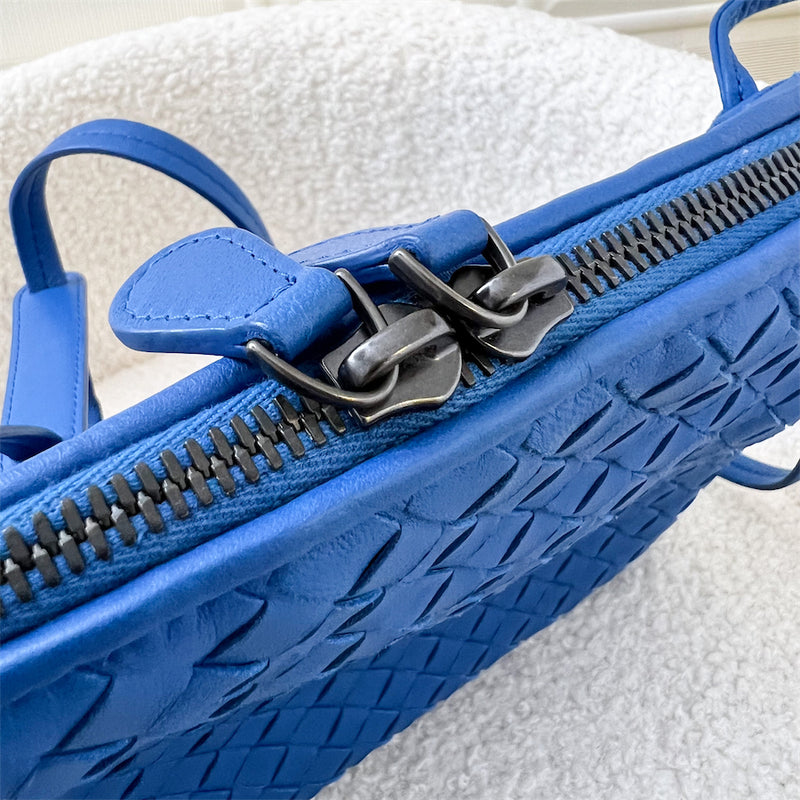 Bottega Veneta Intrecciato Nappa Crossbody in Blue Calf Leather in Gun Metal Hardware
