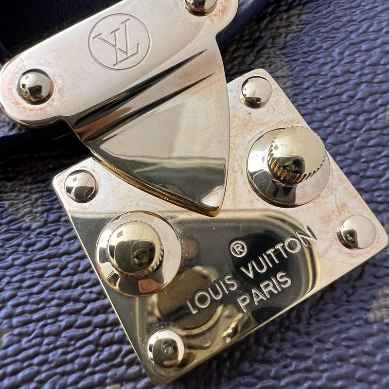 LV Pochette Metis in Reverse Monogram Canvas and GHW (Model: M44876)