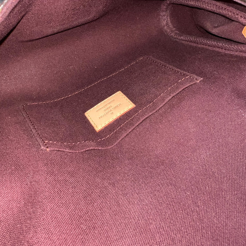 LV Favorite Pochette MM in Monogram Canvas and GHW (Model: M40718)