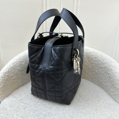 Dior Small Toujours Vertical Tote in Black Macrocannage Calfskin and GHW (Model: M2835OSNW)