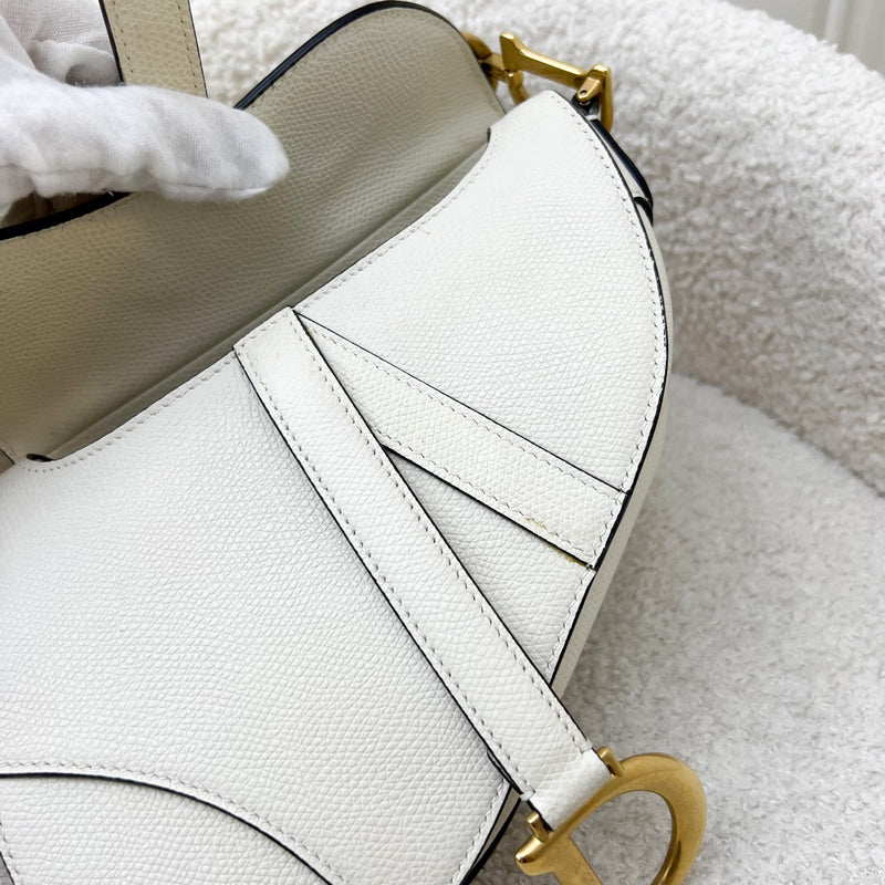 Dior Mini Saddle Bag In White Grained Calfskin and AGHW (Model: M0447CWVG)