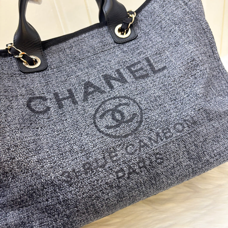 Chanel Medium / Large Deauville Tote in Navy Cotton, Nylon, Lurex, Calfskin and LGHW (Model: A66941)
