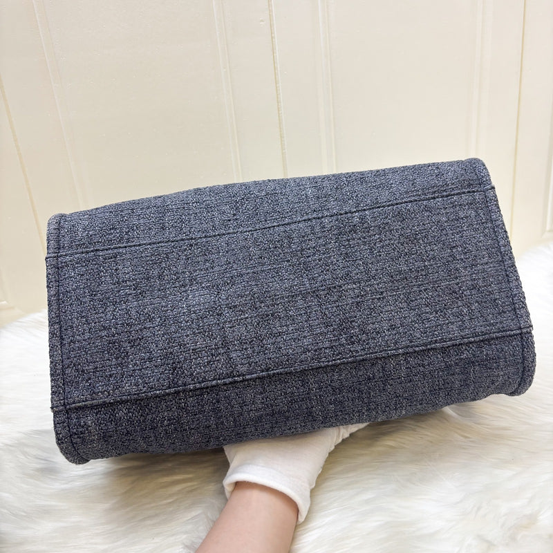 Chanel Medium / Large Deauville Tote in Navy Cotton, Nylon, Lurex, Calfskin and LGHW (Model: A66941)