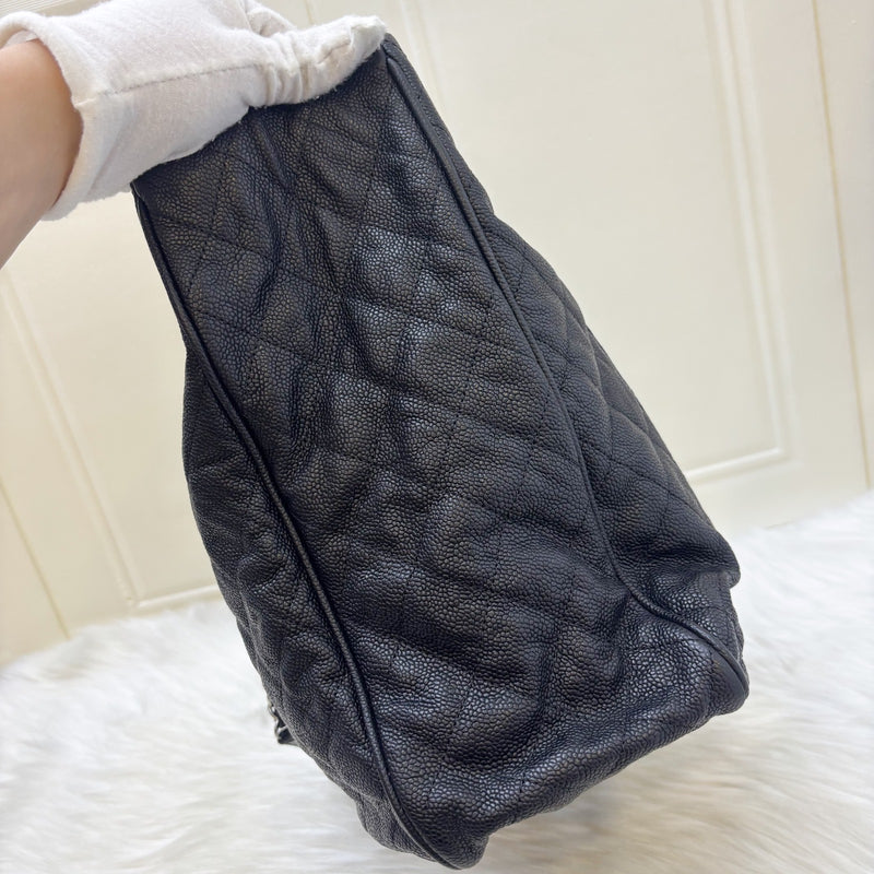 Chanel Seasonal Large Tote with CC Logo Charm in Black Caviar and SHW (Model: A68454)