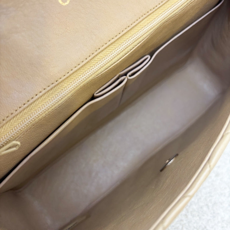 Chanel Vintage Flap in Beige Lambskin and GHW