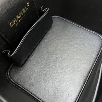 Chanel 22S Top Handle Vanity Case with Chain in Black Caviar LGHW