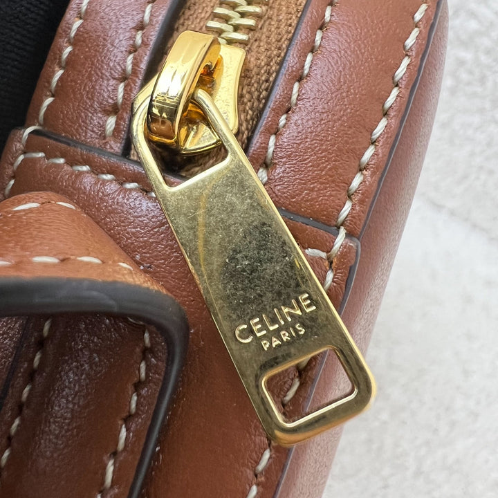 CELINE ブラウン ミニハンドバッグ　レア Celine Smooth Calfskin Cuir Triomphe Mini Camera Shoulder Bag Tan