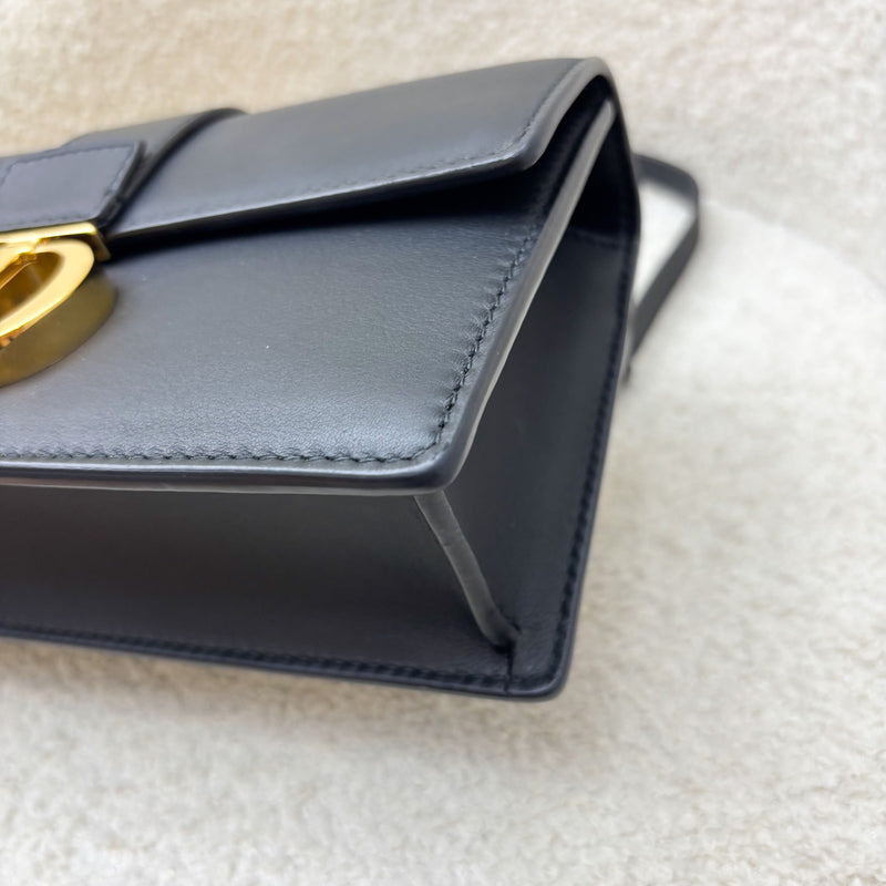 Dior 30 Montaigne East-West Bag with Chain in Black Calfskin and GHW (Model: M9334UHEL)