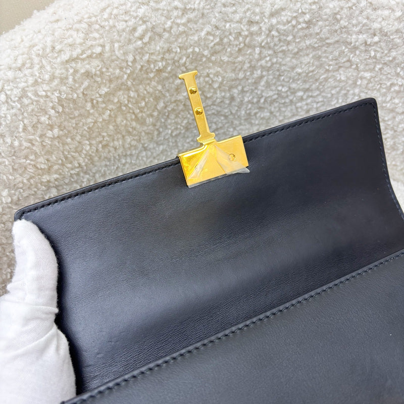 Dior 30 Montaigne East-West Bag with Chain in Black Calfskin and GHW (Model: M9334UHEL)
