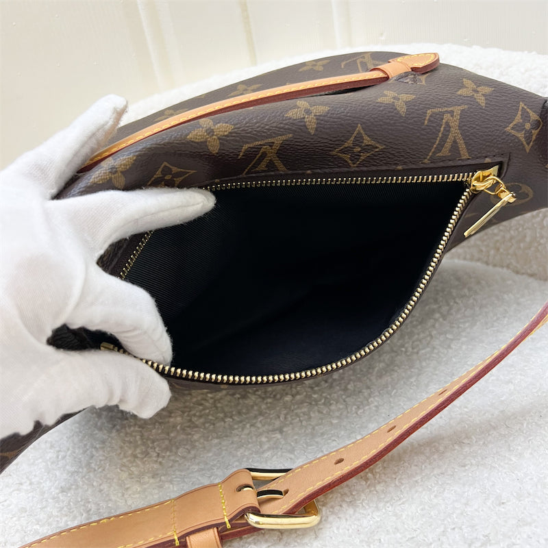 LV Bumbag in Monogram Canvas and GHW