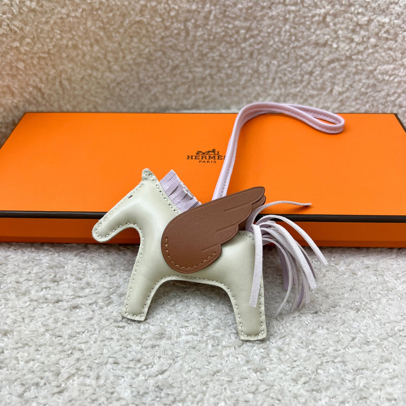 Hermes Rodeo Pegasus PM in Craie / Mauve Pale / Gold