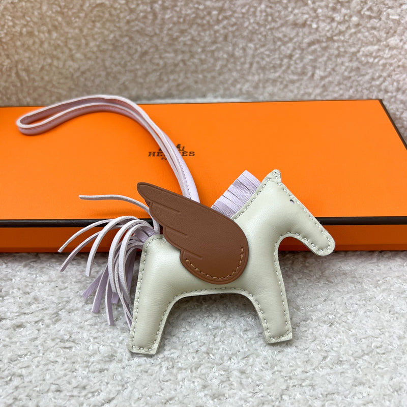 Hermes Rodeo Pegasus PM in Craie / Mauve Pale / Gold