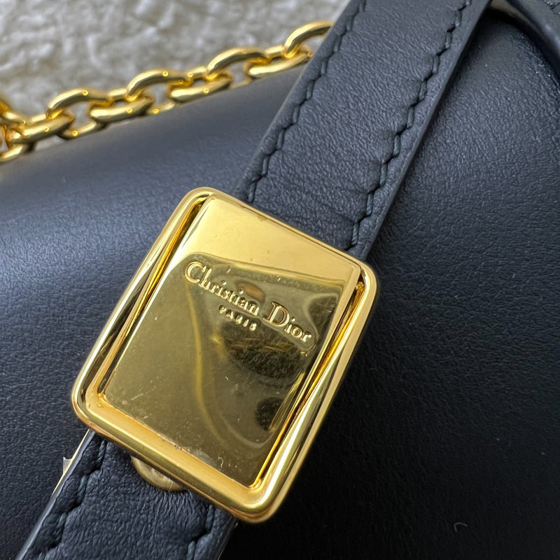 Dior 30 Montaigne East-West Bag with Chain in Black Calfskin and GHW (Model: M9334UHEL)