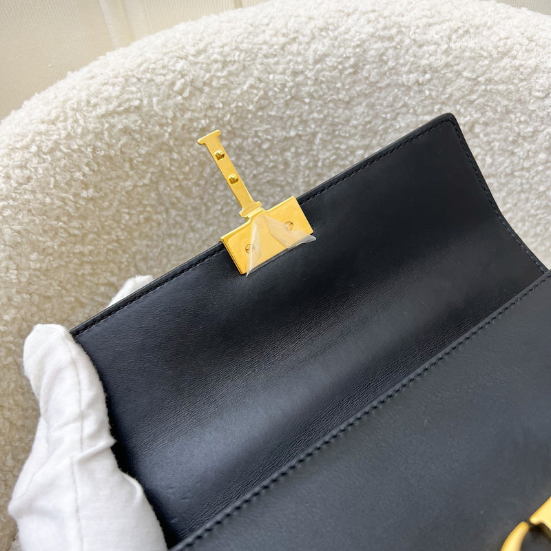Dior 30 Montaigne East-West Bag with Chain in Black Calfskin and GHW (Model: M9334UHEL)