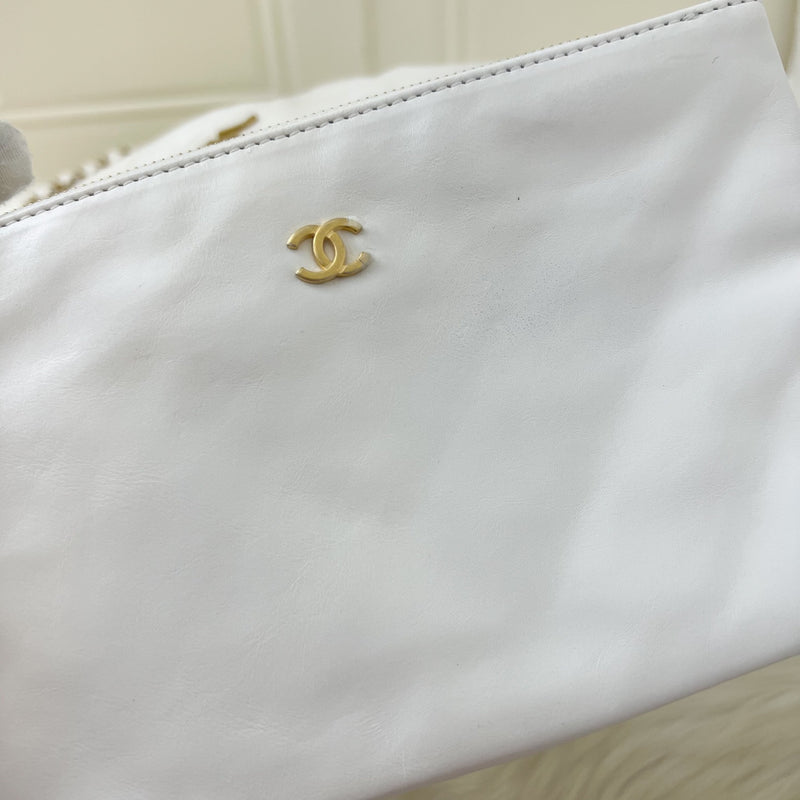 Chanel 22 Medium Hobo Bag in White Calfskin and GHW
