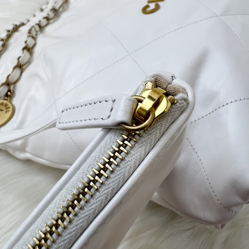 Chanel 22 Medium Hobo Bag in White Calfskin and GHW