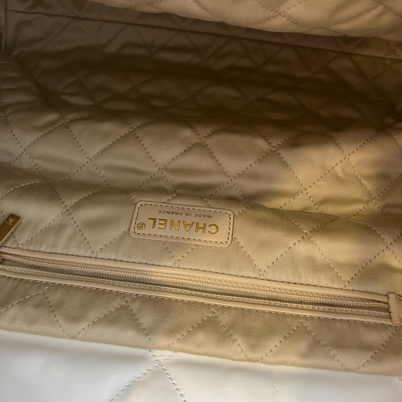 Chanel 22 Medium Hobo Bag in White Calfskin and GHW