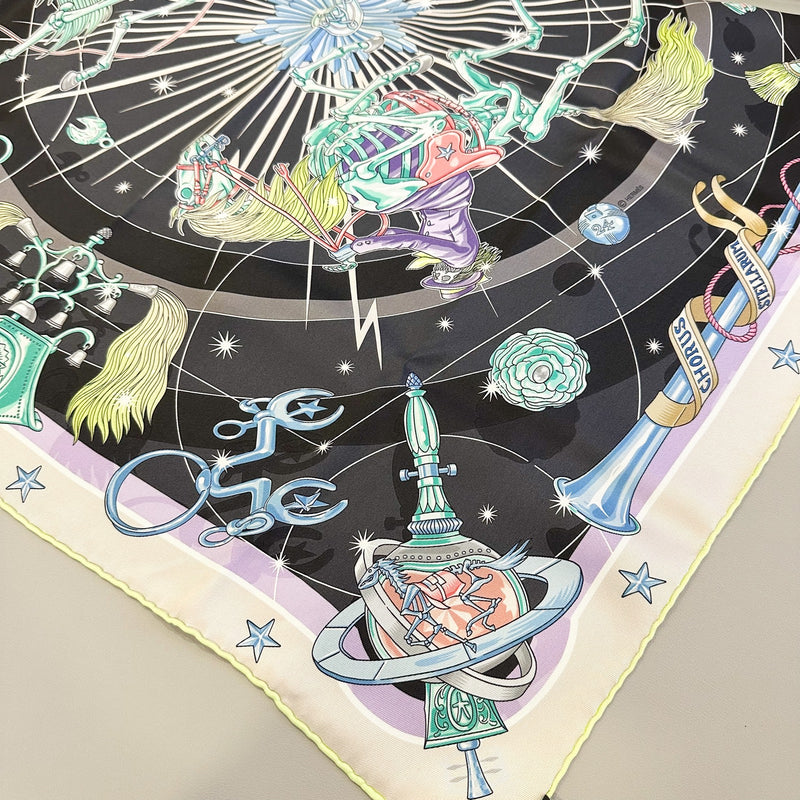 Hermes 70cm Scarf Soie Vintage Chorus Stellarum EC (Gris Nacre / Anthracite / Vert)