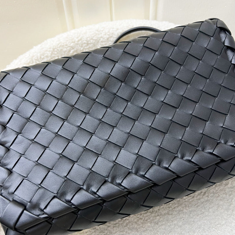 Bottega Veneta Crossbody Bag in Noir Black Intrecciato Calfskin