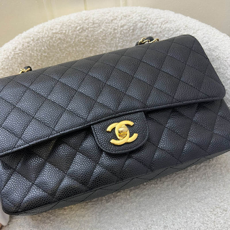 Chanel Medium Classic Flap CF in Black Caviar and GHW (Model: A01112)