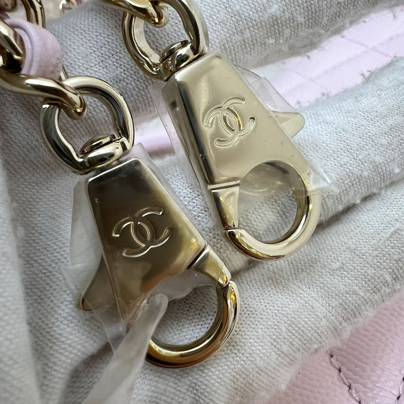 Chanel Small 24cm Coco Handle in 22P Pink Caviar LGHW (Model: A92990)