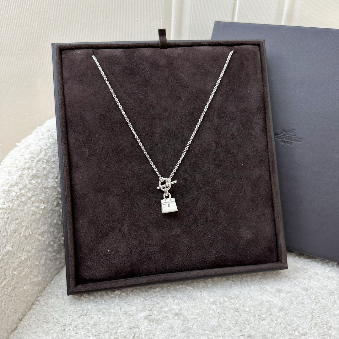 【エルメス】おしゃれで存在感のあるAmulettes Cadenas pendant Hermes Amulettes Cadenas Pendant Necklace Diamonds & 18k