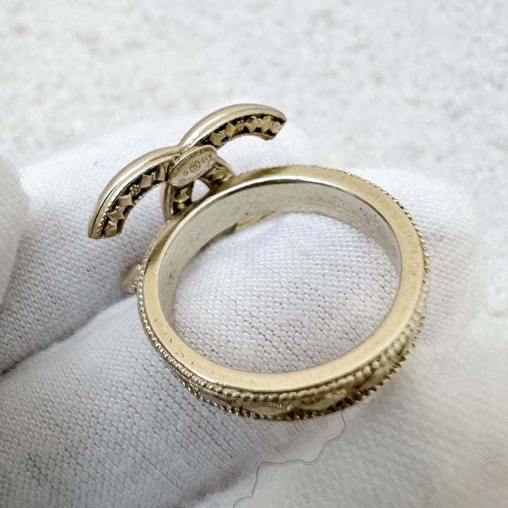 Chanel CC Medium Logo Ring in Matte LGHW – Brands Lover