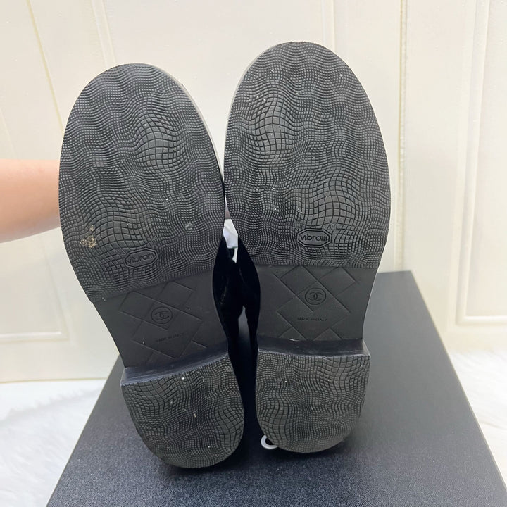 Chanel 23K Boots in Black Leather and SHW Sz 37.5 – Brands Lover