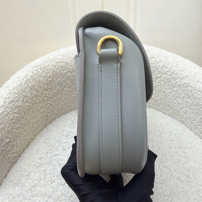 Dior Medium Bobby Flap in Grey Stone Calfskin and GHW (Model: M9319UMOL, Colour: 41G)