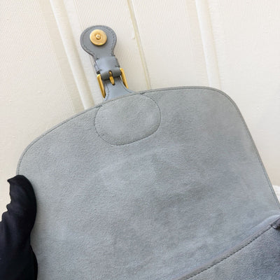 Dior Medium Bobby Flap in Grey Stone Calfskin and GHW (Model: M9319UMOL, Colour: 41G)