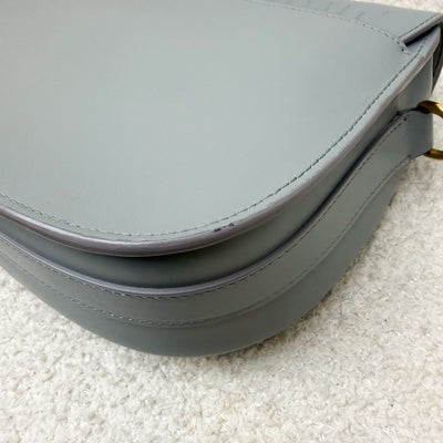 Dior Medium Bobby Flap in Grey Stone Calfskin and GHW (Model: M9319UMOL, Colour: 41G)